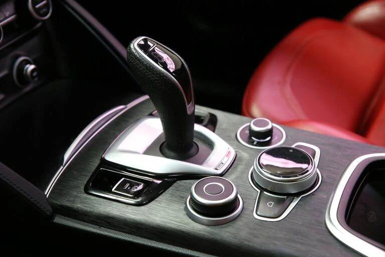 2022 Alfa Romeo Stelvio - Image 16 of 19