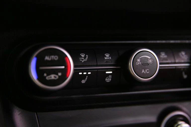 2022 Alfa Romeo Stelvio - Image 14 of 19