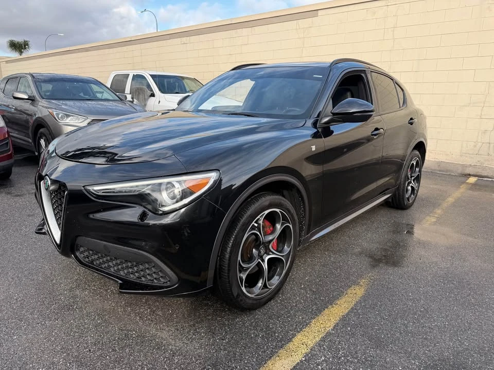 2022 Alfa Romeo Stelvio - Image 2 of 15
