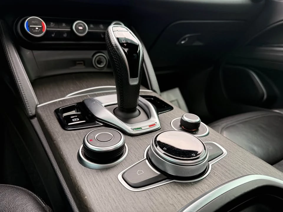 2022 Alfa Romeo Stelvio - Image 10 of 15