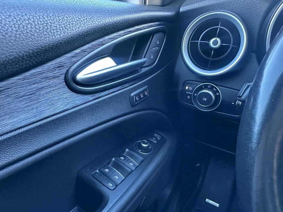 2022 Alfa Romeo Stelvio - Image 13 of 19