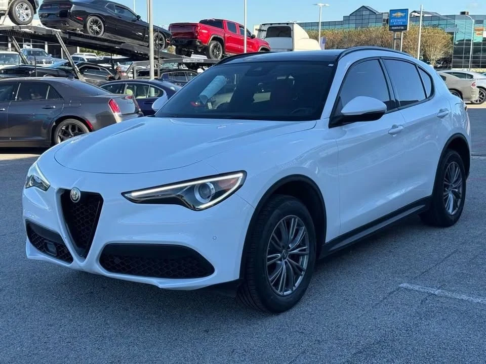 2022 Alfa Romeo Stelvio - Image 2 of 10