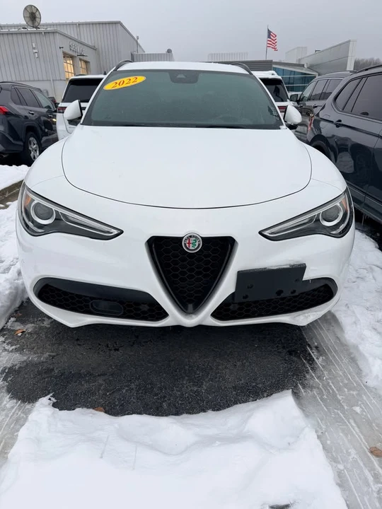 2022 Alfa Romeo Stelvio - Image 2 of 9