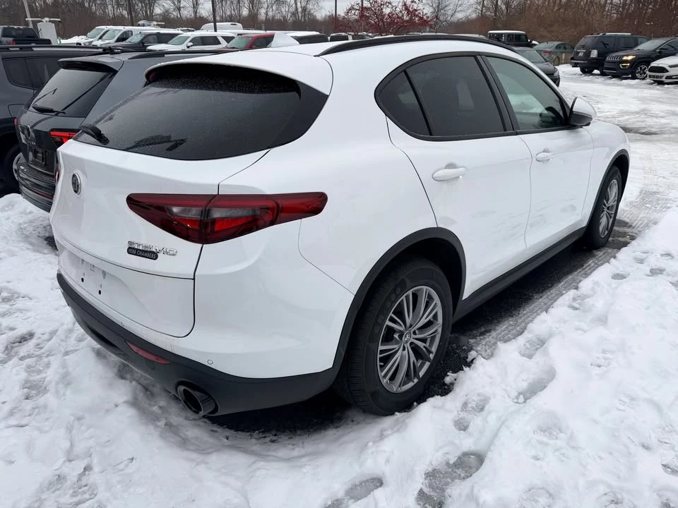 2022 Alfa Romeo Stelvio - Image 4 of 9