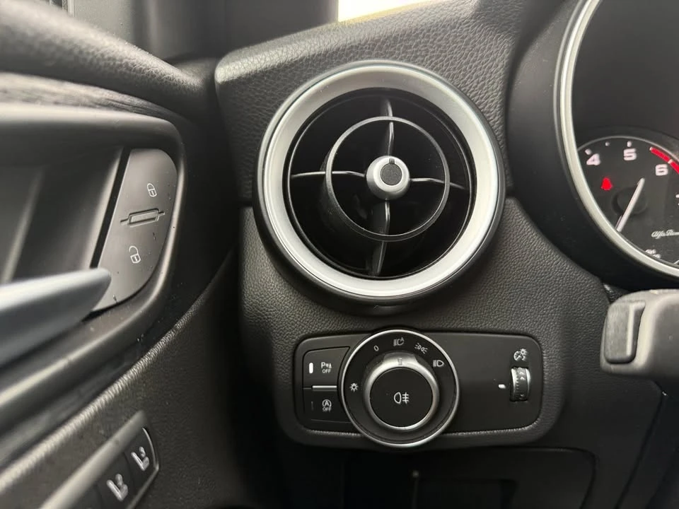 2022 Alfa Romeo Stelvio - Image 19 of 20