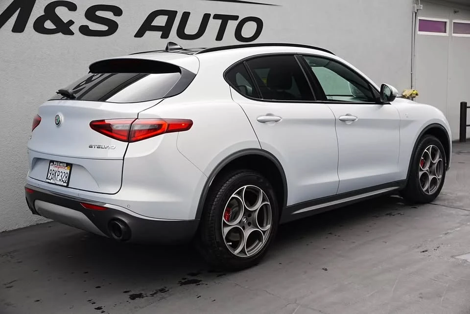2022 Alfa Romeo Stelvio - Image 2 of 7