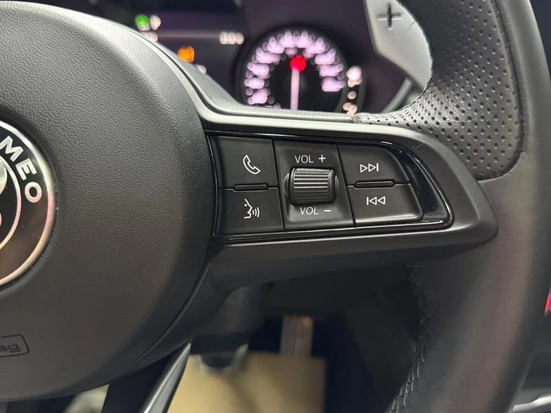 2022 Alfa Romeo Stelvio - Image 14 of 20