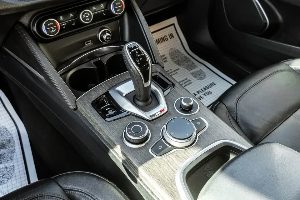 2022 Alfa Romeo Stelvio - Image 13 of 16