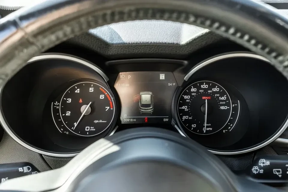 2022 Alfa Romeo Stelvio - Image 9 of 16
