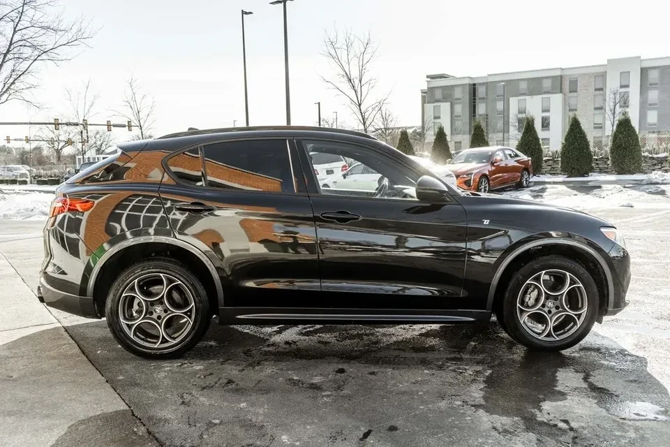 2022 Alfa Romeo Stelvio - Image 4 of 16