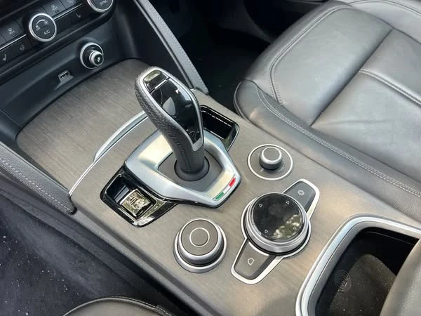 2022 Alfa Romeo Stelvio - Image 16 of 19