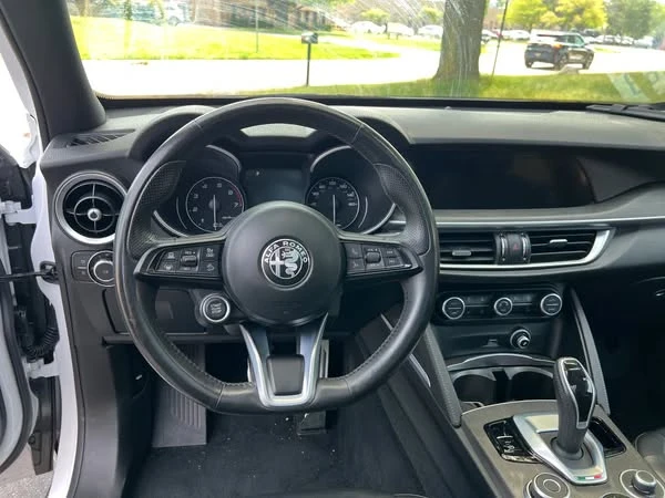 2022 Alfa Romeo Stelvio - Image 14 of 19