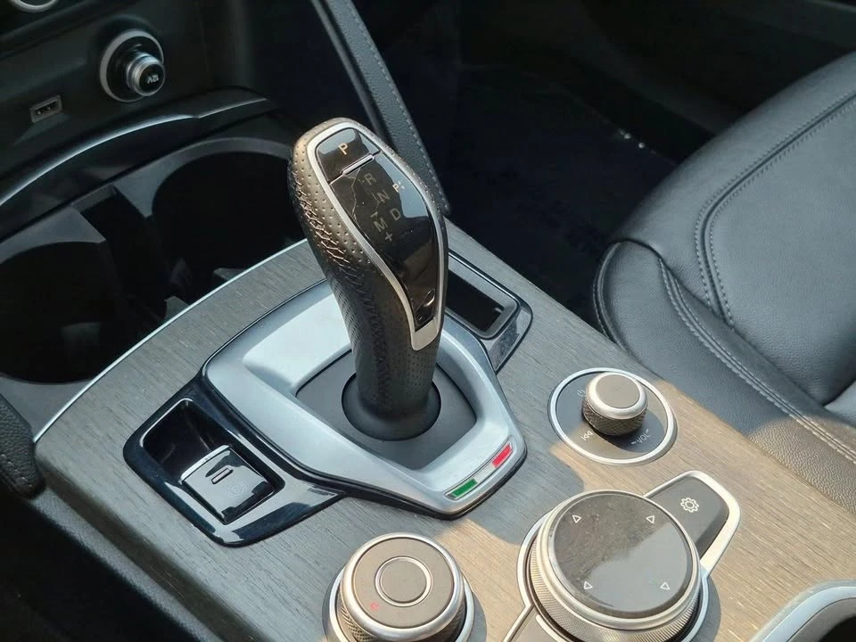 2022 Alfa Romeo Stelvio - Image 11 of 17