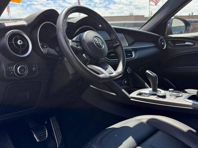 2022 Alfa Romeo Stelvio - Image 15 of 20