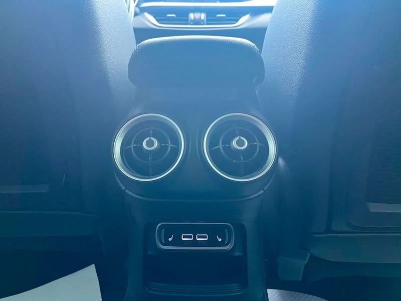 2022 Alfa Romeo Stelvio - Image 19 of 20