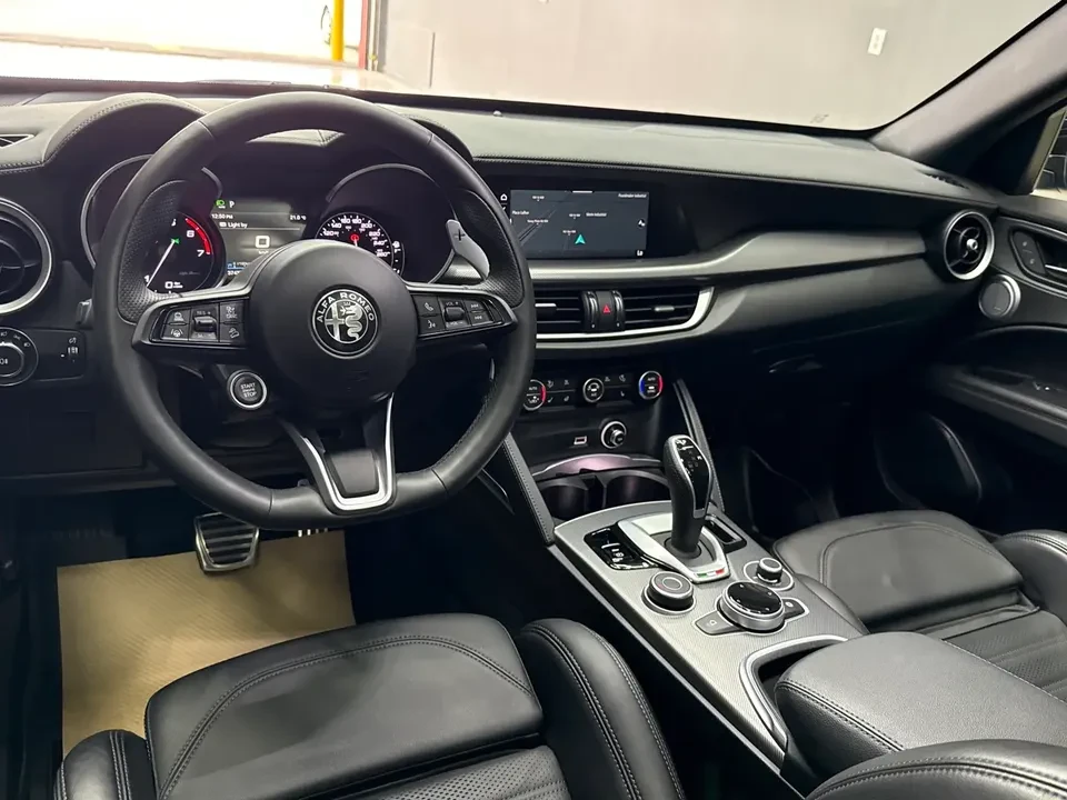 2022 Alfa Romeo Stelvio - Image 11 of 20