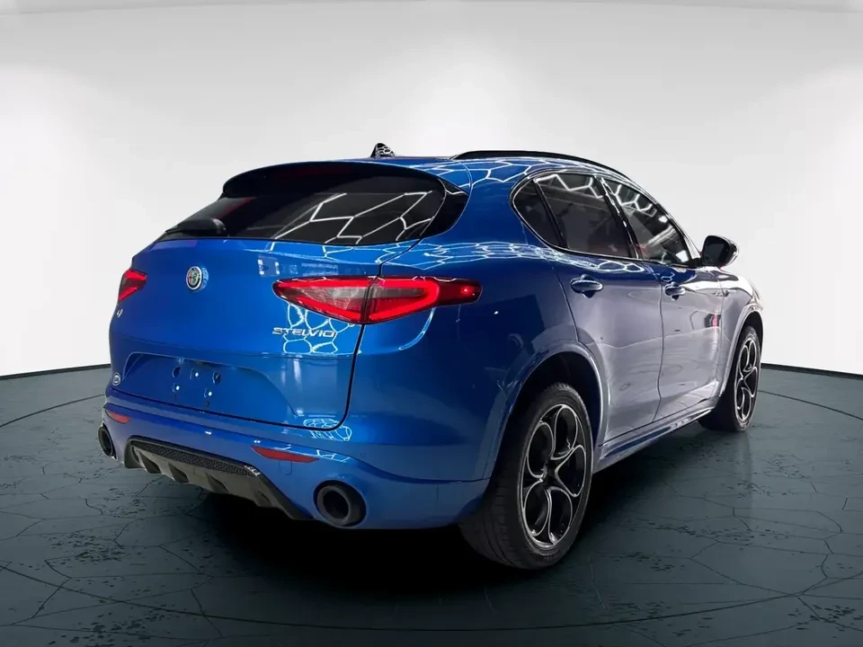 2022 Alfa Romeo Stelvio - Image 2 of 20