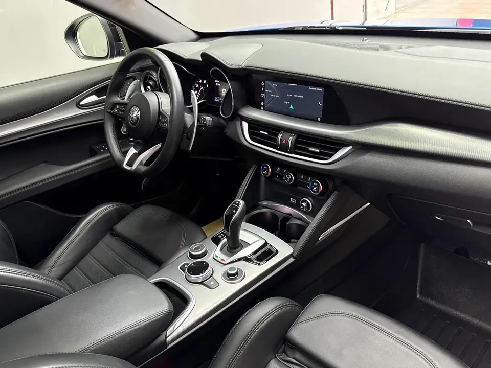 2022 Alfa Romeo Stelvio - Image 13 of 20