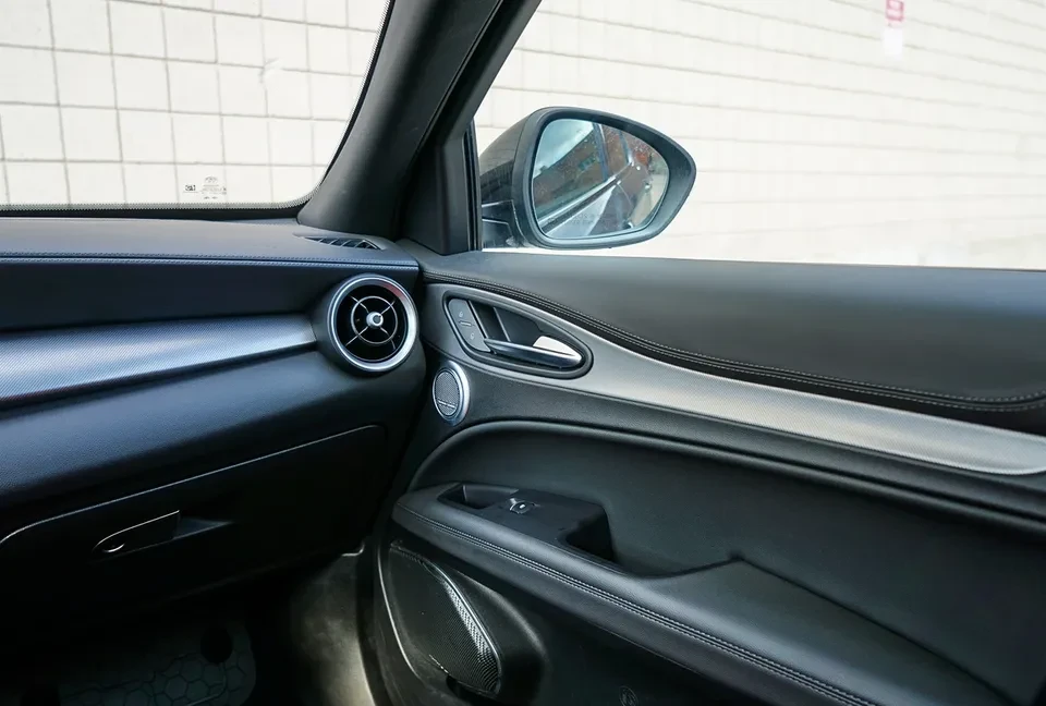 2022 Alfa Romeo Stelvio - Image 13 of 20