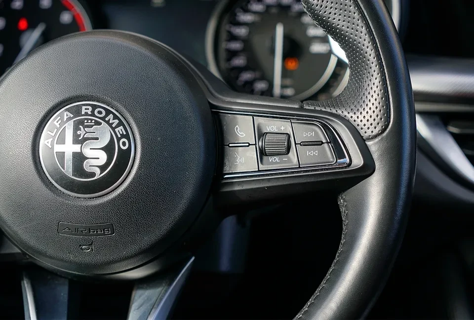 2022 Alfa Romeo Stelvio - Image 16 of 20