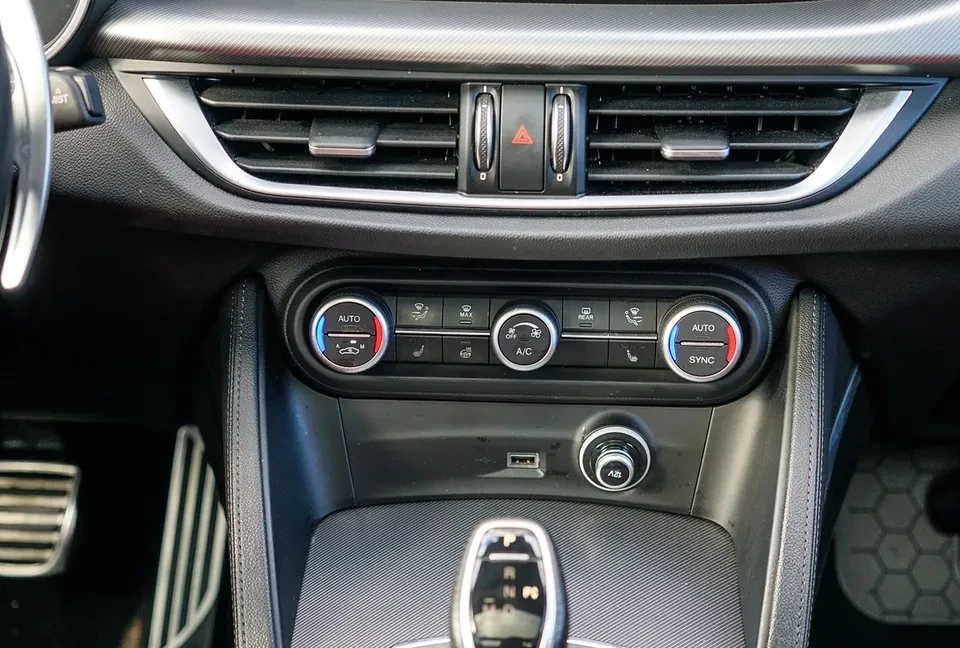 2022 Alfa Romeo Stelvio - Image 10 of 20