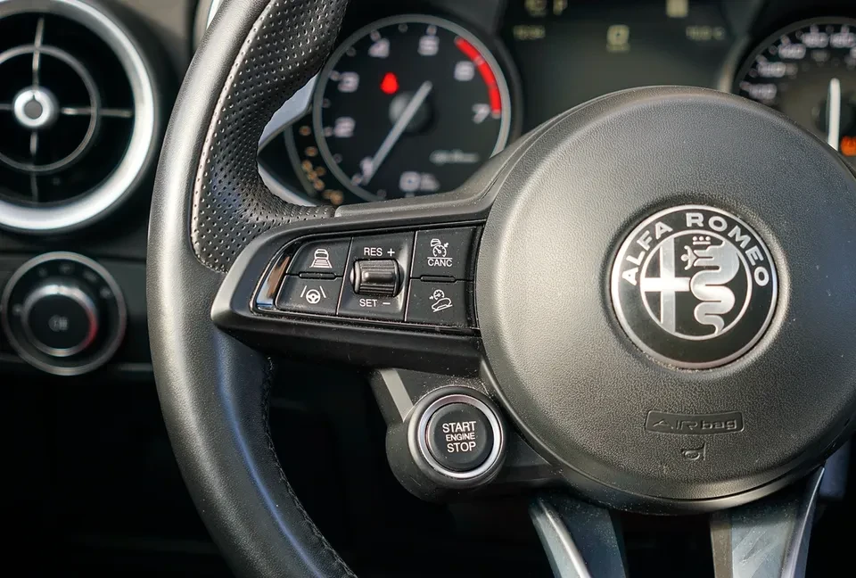 2022 Alfa Romeo Stelvio - Image 15 of 20