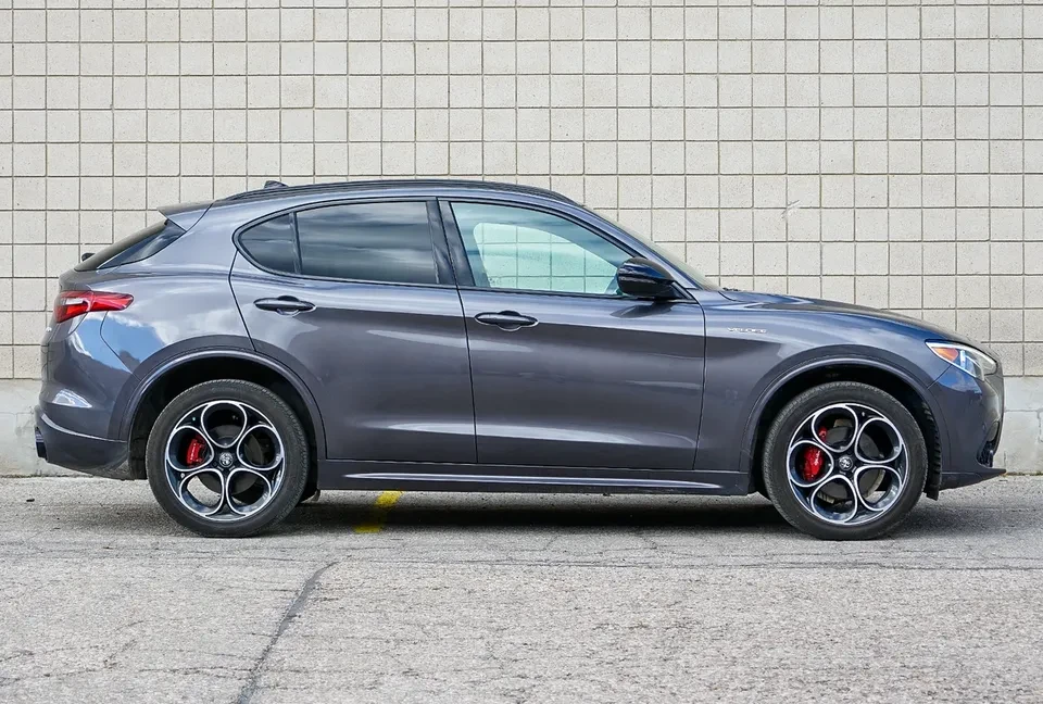 2022 Alfa Romeo Stelvio - Image 2 of 20