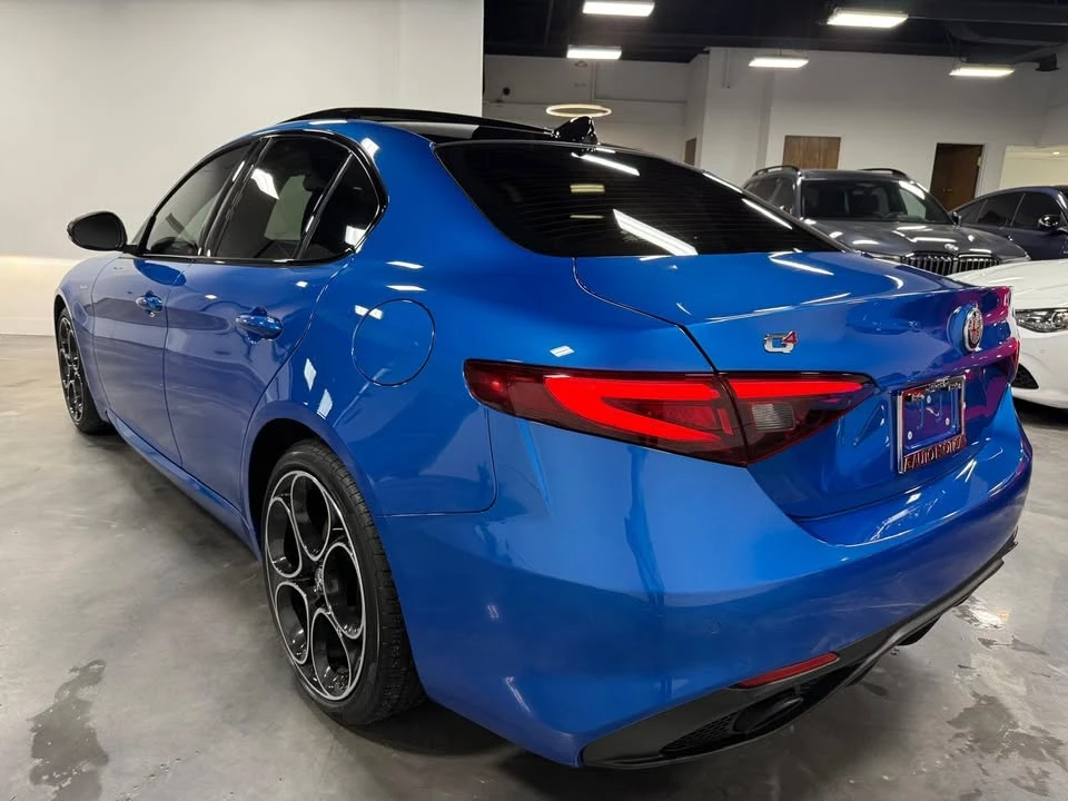 2022 Alfa Romeo Giulia - Image 2 of 20