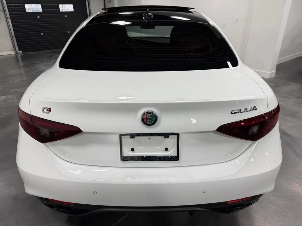 2022 Alfa Romeo Giulia - Image 3 of 20