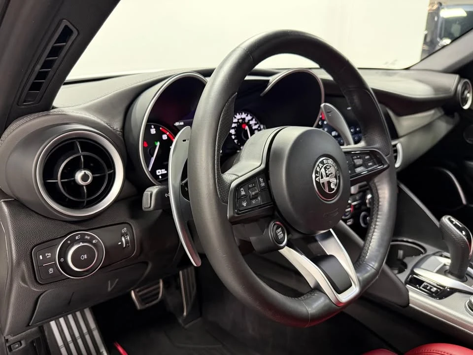 2022 Alfa Romeo Giulia - Image 8 of 20
