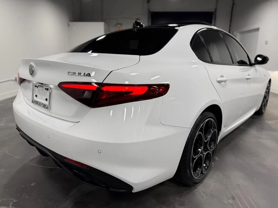 2022 Alfa Romeo Giulia - Image 4 of 20
