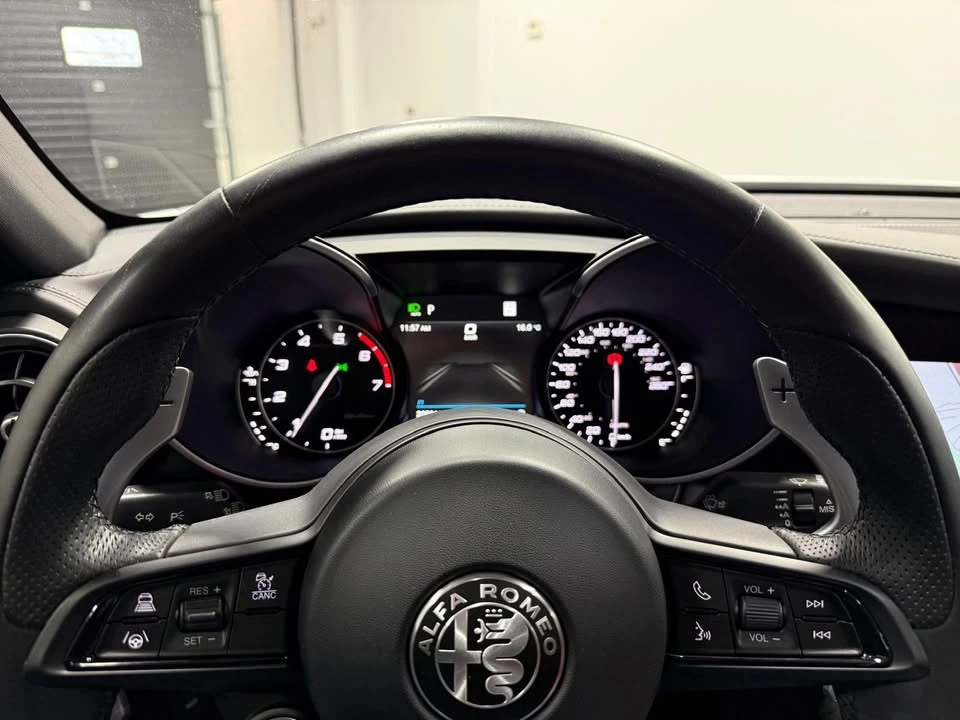 2022 Alfa Romeo Giulia - Image 16 of 20
