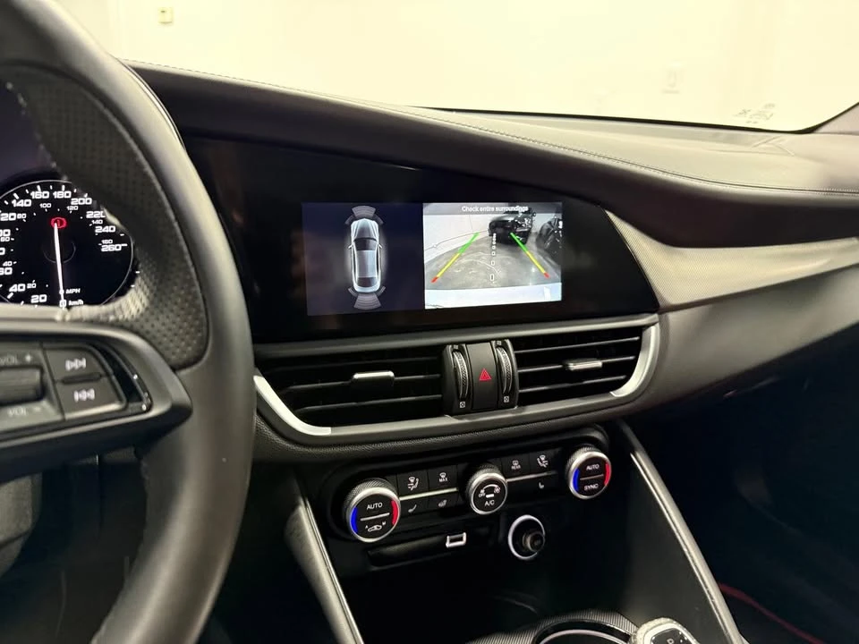 2022 Alfa Romeo Giulia - Image 17 of 20