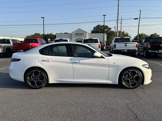 2022 Alfa Romeo Giulia - Image 4 of 16