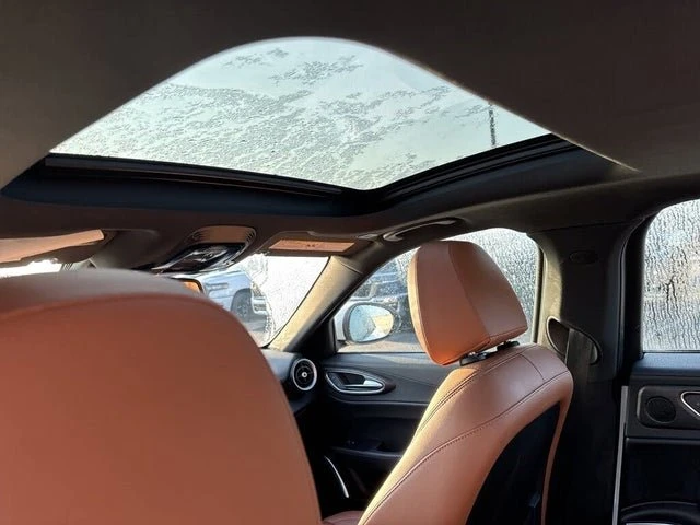 2022 Alfa Romeo Giulia - Image 9 of 16