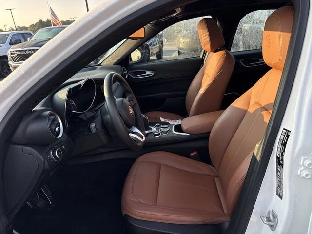 2022 Alfa Romeo Giulia - Image 5 of 16