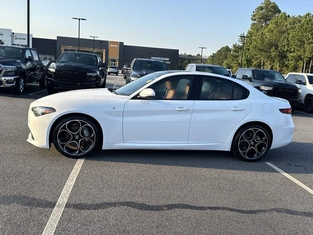 2022 Alfa Romeo Giulia - Image 3 of 16