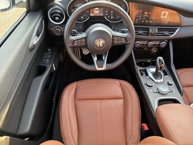 2022 Alfa Romeo Giulia - Image 10 of 16