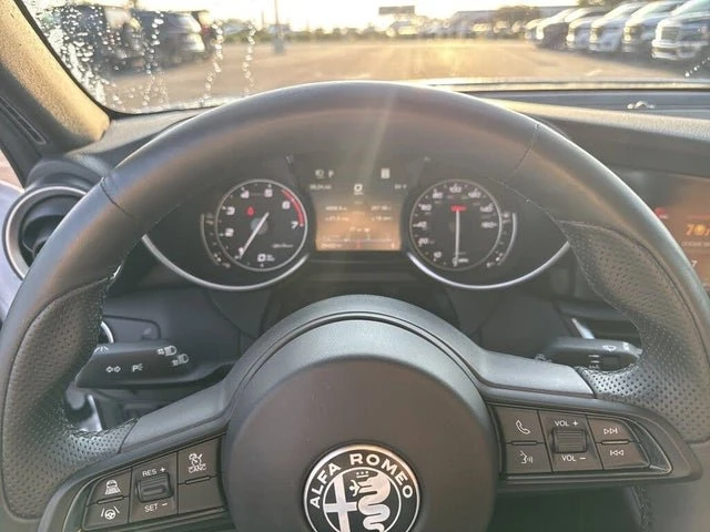 2022 Alfa Romeo Giulia - Image 13 of 16