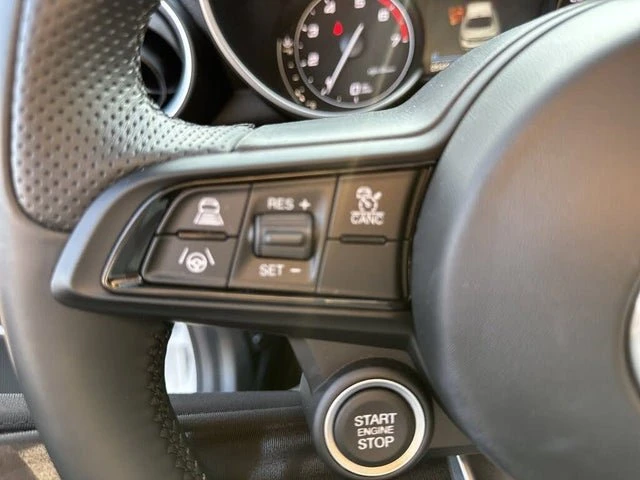 2022 Alfa Romeo Giulia - Image 11 of 16