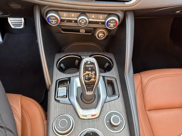 2022 Alfa Romeo Giulia - Image 15 of 16