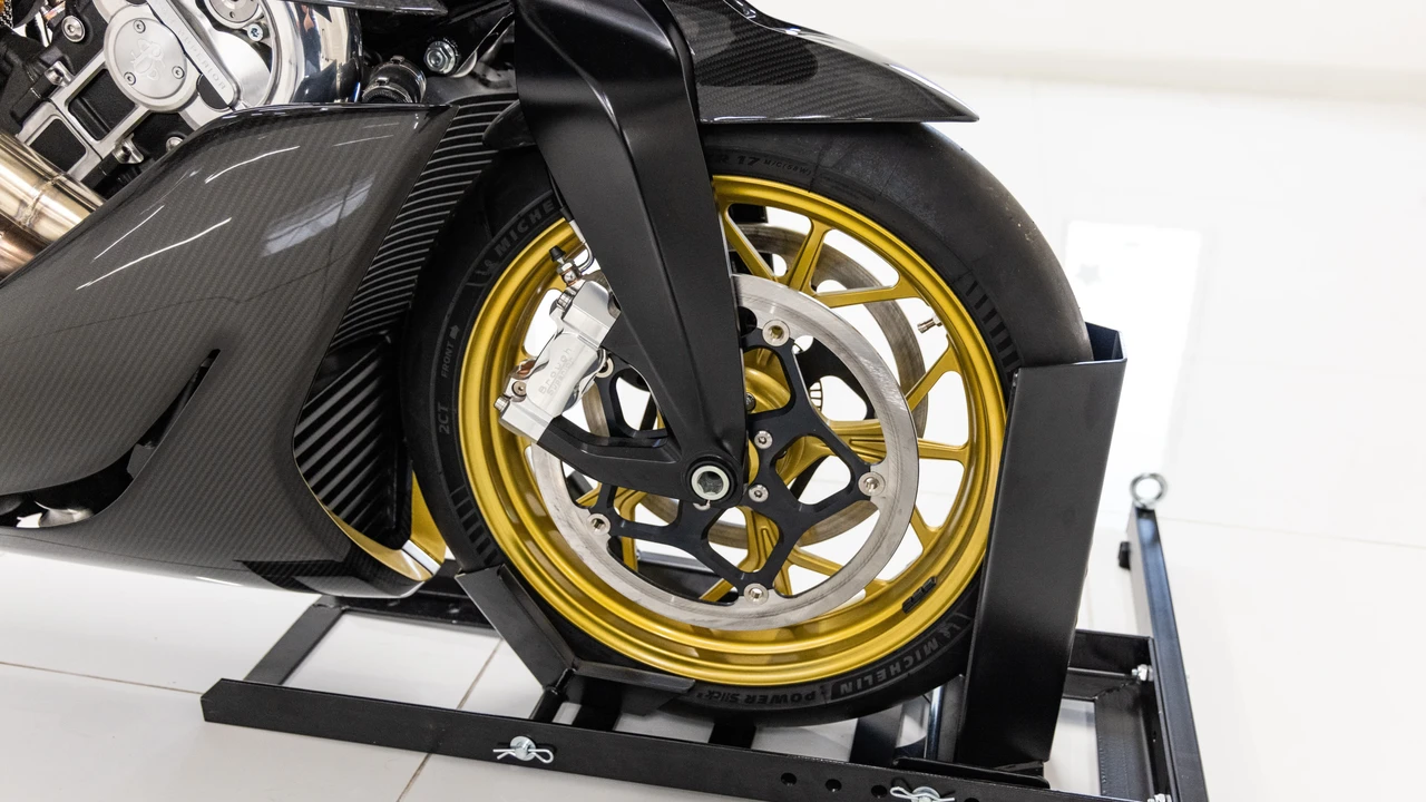 2022 Aston Martin Valkyrie - Image 10 of 28