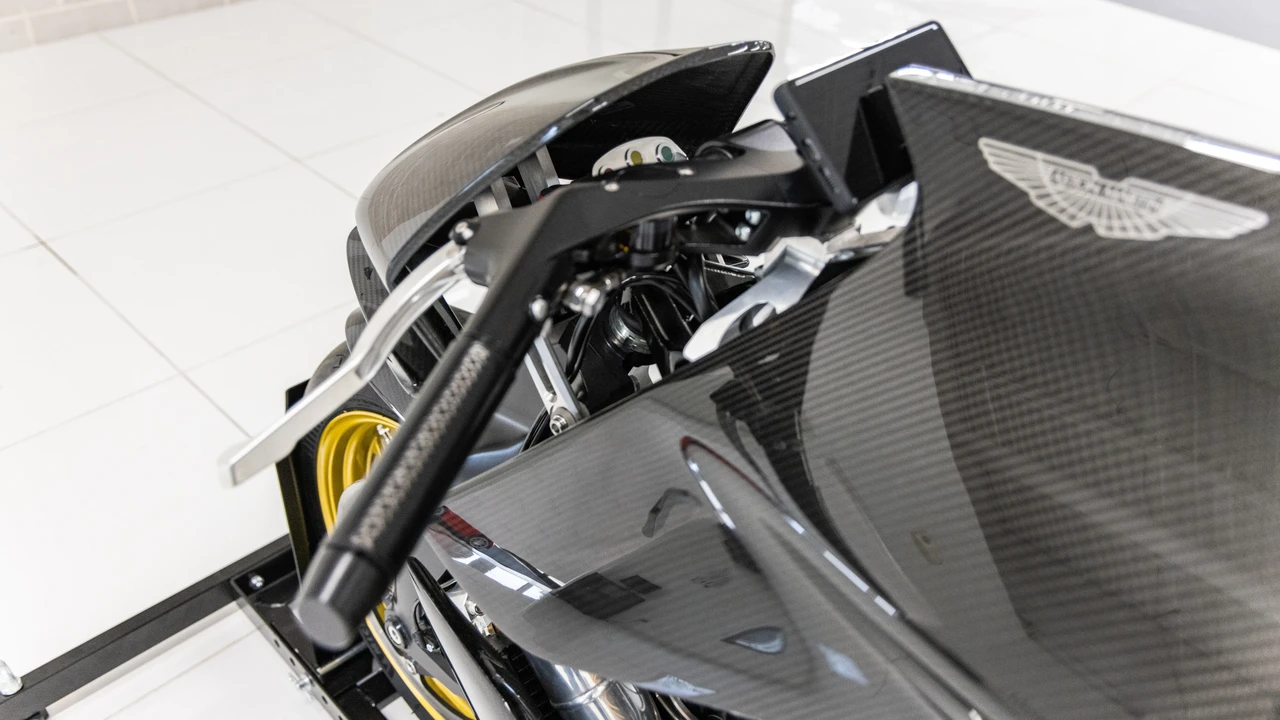 2022 Aston Martin Valkyrie - Image 11 of 28
