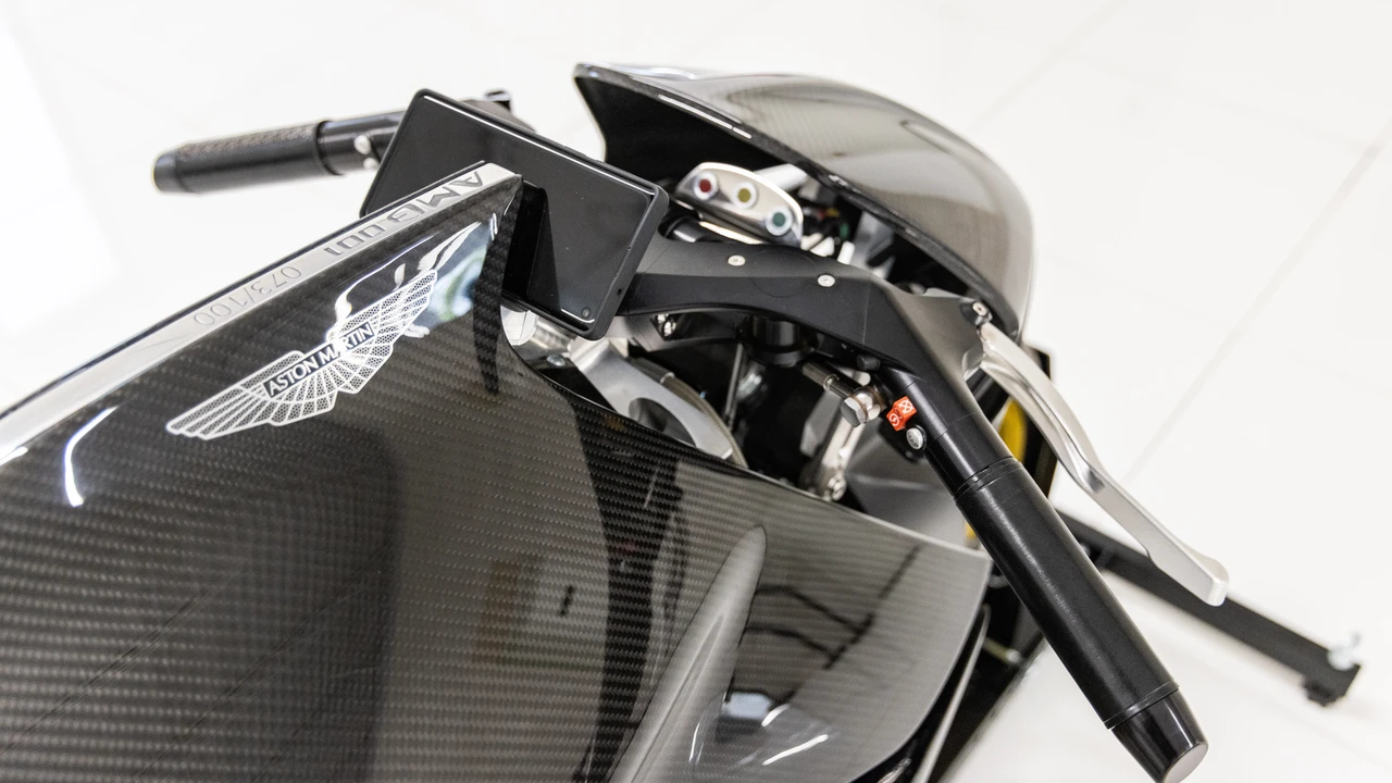 2022 Aston Martin Valkyrie - Image 12 of 28