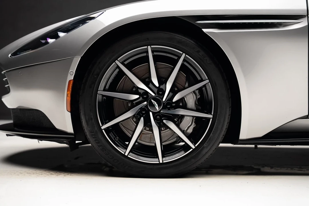 2022 Aston Martin DB11 - Image 19 of 21