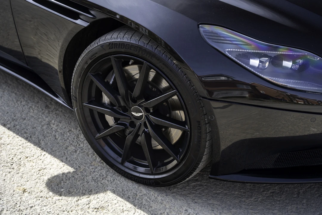2022 Aston Martin DB11 V8 - Image 29 of 31