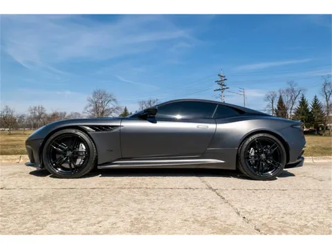 2022 Aston Martin DBS
