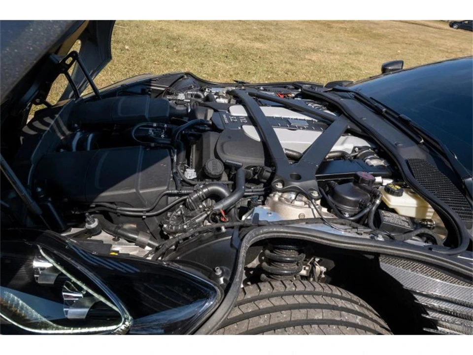 2022 Aston Martin DBS Superleggera - Image 26 of 31