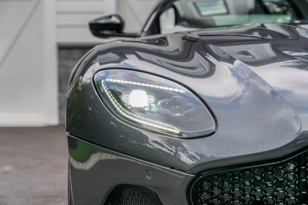 2022 Aston Martin DBS Superleggera - Image 17 of 31