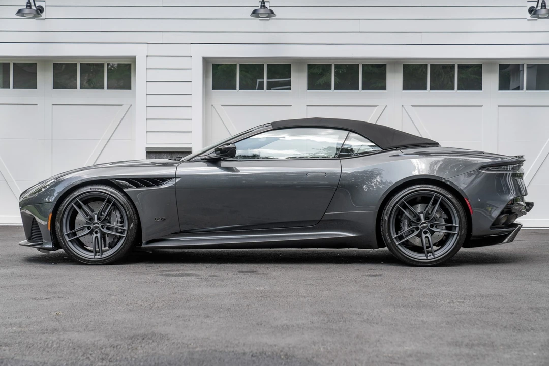 2022 Aston Martin DBS Superleggera - Image 3 of 31
